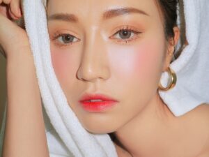 Da khô dùng sữa rửa mặt nào cho tốt?